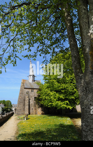 La chiesa a Plougrescant in Bretagna Foto Stock
