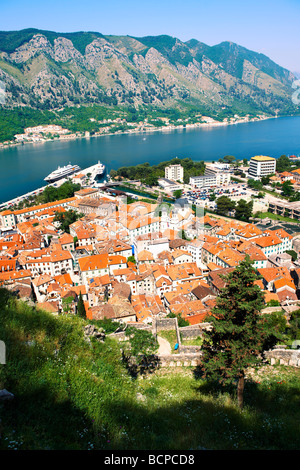 Arial vista dei tetti di Kotor Montenegro - Kotor Bay Foto Stock