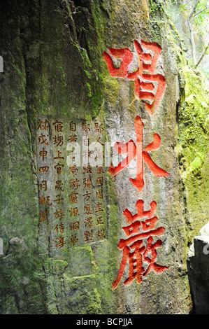 La calligrafia della pietra che intaglia nel Gushan Yongquan tempio, Fuzhou, provincia del Fujian, Cina Foto Stock