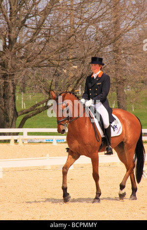 Cavallo e cavaliere durante il dressage Evento Rolex tre giorni della manifestazione il Kentucky Horse Park Lexington Kentucky Foto Stock