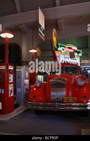 1939 Dodge Airflow Texaco Tank Truck Historic Museum Henry Ford in Michigan Stati Uniti Stati Uniti nessuno verticale ad alta risoluzione Foto Stock