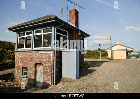 La casella segnale a Wellington Bridge stazione ferroviaria, County Wexford, Irlanda. Foto Stock