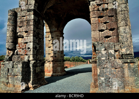 Spagna, Via de la Plata: arco romano Arco de Cáparra nella provincia spagnola di Cáceres Foto Stock