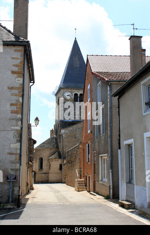 Veduta della chiesa a Buxy nel sud della Borgogna, Francia Foto Stock