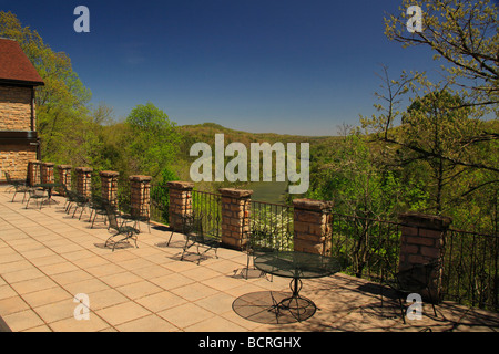 Vista di Cumberland River Gorge dalla terrazza di Dupont Lodge in Cumberland Falls membro Resort Park Corbin Kentucky Foto Stock