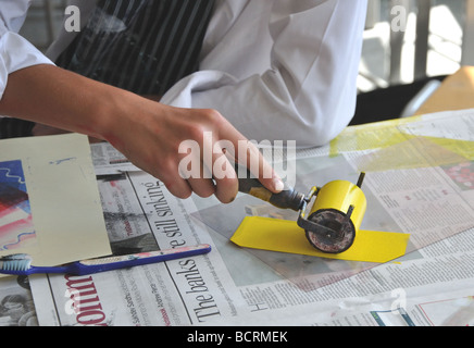 Un Monoprint workshop con i bambini della scuola Foto Stock