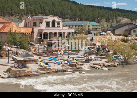 Pagosa Colorado Springs Resort sorgenti calde piscine affacciato sul fiume San Juan Foto Stock