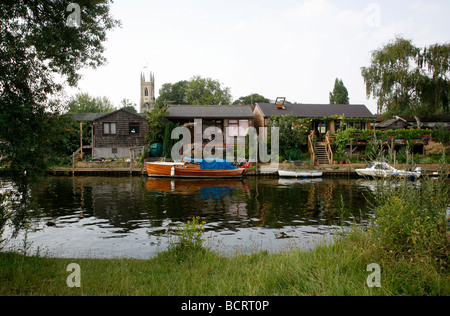 Garrick Ait è nel mezzo del fiume Tamigi, Hampton, London, Regno Unito Foto Stock