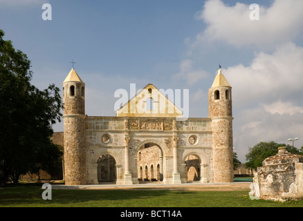 Cuilapan Ex convento, Oaxaca, Messico: un convento domenicano costruito nel 1555, situato nel villaggio di Cuilapan, Stato di Oaxaca Foto Stock