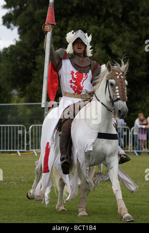 White knight giostra giostra medievale concorrenza Lambeth Paese mostrano, Brockwell Park, Tulse Hill, London, England, Regno Unito, Europa Foto Stock