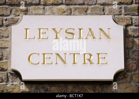 Centro Leysian lapide sulla parete City Road Londra Inghilterra REGNO UNITO Foto Stock