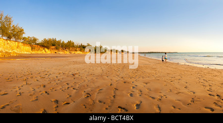 Dripstone scogliere e Spiaggia di Casuarina riserva costiera a Darwin, in Australia Foto Stock