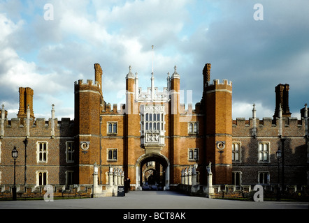 Hampton Court Palace, west facciata in stile Tudor, Richmond Upon Thames, Inghilterra, Grossbritannen, Europa Foto Stock