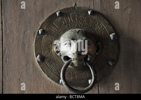 Brioude, bussatore della Basilica Saint Julien, dipartimento dell'alta Loira, Auvergne-Rodano-Alpi, Francia Foto Stock