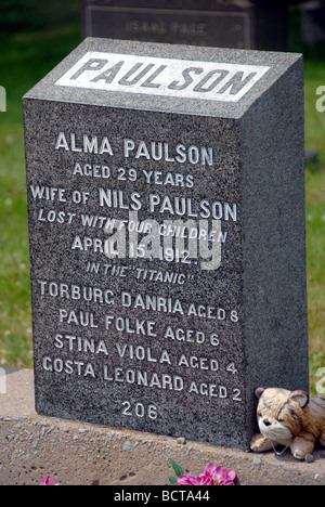 La tomba di Alma Paulson e i suoi quattro bambini perduti nel naufragio del Titanic in The Fairview Prato Cimitero Halifax Nova Scotia Foto Stock
