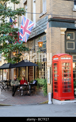 Storico britannico autentico pub del quartiere storico di Savannah in Georgia negli Stati Uniti Foto Stock