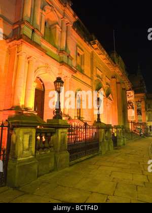 Le gallerie di giustizia illuminata di notte, Nottingham City Centre Nottinghamshire England Regno Unito Foto Stock