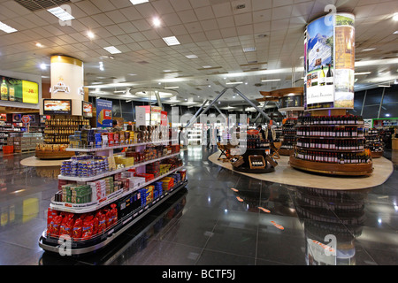 Duty free shop con gioielli, bevande alcoliche, tabacco e prodotti cosmetici, OR Tambo Aeroporto Internazionale di Johannesburg, Sud Af Foto Stock