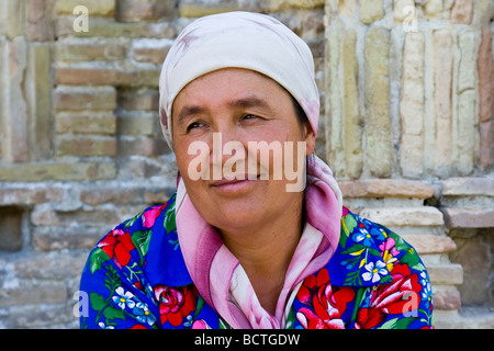 Donna uzbeka a Bukhara Uzbekistan Foto Stock