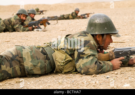 Esercito Nazionale Afghano reclute in formazione presso il militare di Kabul, Centro di Formazione Foto Stock