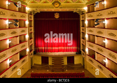 G teatro persiani recanati macerata italia foto & immagine stock ... Teatro persiani recanati