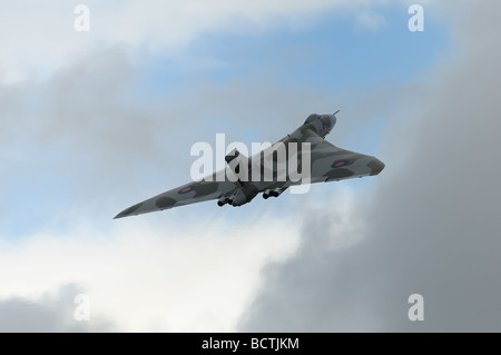 Il grazioso Avro Vulcan xh558 visualizza all'International Air Tattoo, RAF Fairford Gloucestershire in Inghilterra. Foto Stock