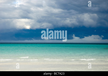 Stormy atmosfera sopra il mare, San Teodoro, Sardegna, Italia, Europa Foto Stock