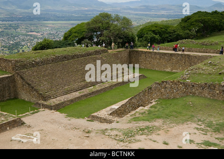 Monte Alban sito rovina Oaxaca, Messico, 500 BC-750 Annuncio la più antica città di pietra in Messico, Zapoteco costruttori, palla Foto Stock