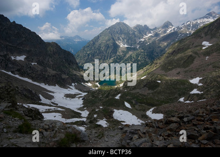 Un lago di montagna nel Parco Nazionale del Mercantour, Francia Foto Stock