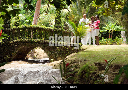 La sig.ra Lorna Golding Deborah Roberts a Rio Chico Foto Stock