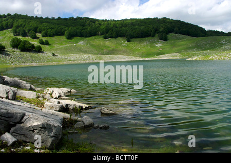 Il lago di Lago Vivo, Parco Nazionale d'Abruzzo, Italia Foto Stock