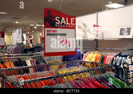 Berlin Hertie in Berlin Mitte sarà chiuso EU DE DEU RFT Germania capitale Berlino La Hertie catena di vendita al dettaglio Foto Stock