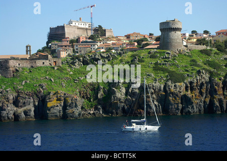 Ingresso alla porta di Capraia, isola di Capraia, Arcipelago Toscano, Toscana, Italia Foto Stock