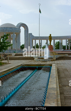 Statua di Türkmenbaşy in Türkmenabat o Charjou Turkmenistan Foto Stock