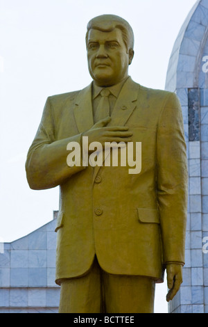 Statua di Türkmenbaşy in Türkmenabat o Charjou Turkmenistan Foto Stock