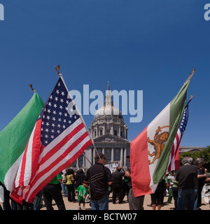 La giornata di azione globale, 7/25/09. Migliaia hanno dimostrato di fronte a San Francisco City Hall a sostegno del popolo dell'Iran. Foto Stock
