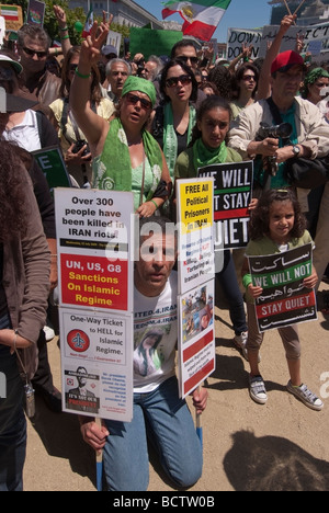 La giornata di azione globale, 7/25/09. Migliaia hanno dimostrato di fronte a San Francisco City Hall a sostegno del popolo dell'Iran Foto Stock