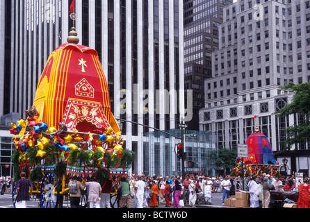 Stati Uniti d'America New York Fifth Avenue colorato Hare Krishna Parade New York City Foto Stock