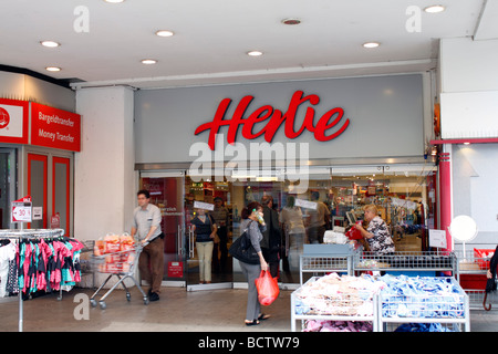 Berlin Hertie in Berlin Mitte sarà chiuso EU DE DEU RFT Germania capitale Berlino La Hertie catena di vendita al dettaglio Foto Stock