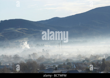 Inverno Inquinamento atmosferico oltre Mosgiel Dunedin Otago Isola del Sud della Nuova Zelanda Foto Stock