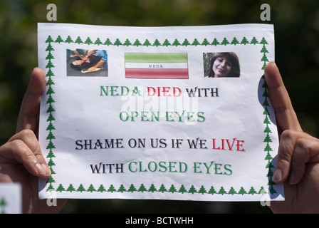 La giornata di azione globale, 7/25/09, migliaia hanno dimostrato di fronte a San Francisco City Hall a sostegno del popolo dell'Iran. Foto Stock