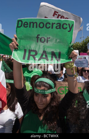 La giornata di azione globale, 7/25/09. Migliaia hanno dimostrato di fronte a San Francisco City Hall a sostegno del popolo dell'Iran. Foto Stock