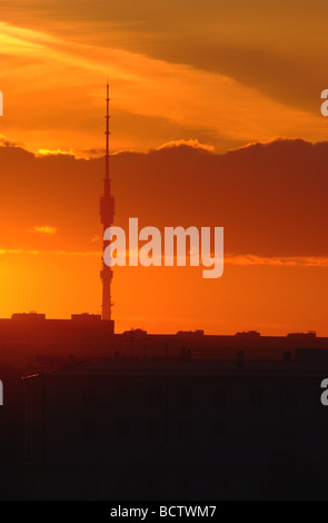 Kuskovo torre televisiva all'orario di alba Foto Stock