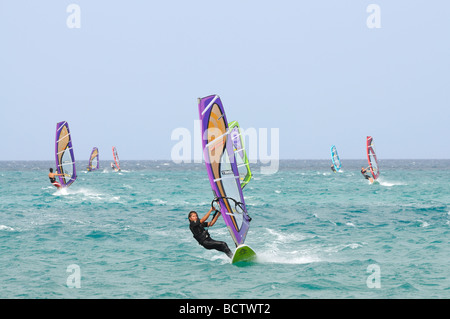 Sailboarding sull isola Canarie Fuerteventura, Spagna Foto Stock