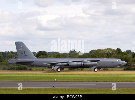 Il USAF Boeing B-52H Stratofortress tassare a RAF Fairford Foto Stock