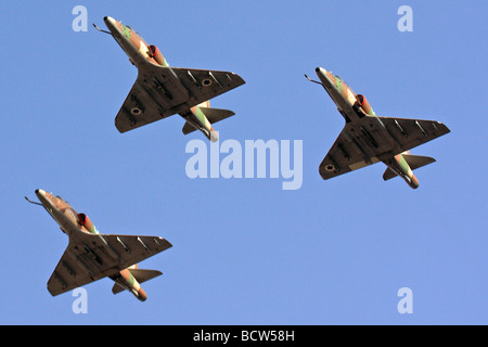 Forza Aerea israeliana Mcdonnell Douglas Skyhawk jet da combattimento in formazione Foto Stock