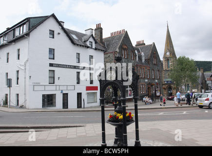 Fontana di metallo e breadalbane hotel aberfeldy Perthshire Scozia Luglio 2009 Foto Stock