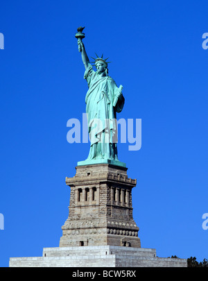 Statua della Libertà, cielo blu, New York, Stati Uniti d'America Foto Stock