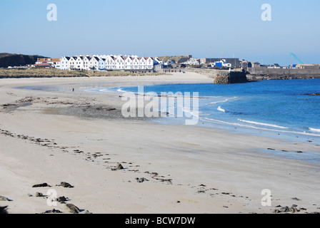 Braye baia guardando verso Braye Street, Alderney, Isole del Canale Foto Stock