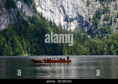 Plaette, Tedesco Austriaco per la nave a fondo piatto, sul lago Toplitz, Ausseer Land, area Salzkammergut, Stiria, Austria, Europa Foto Stock